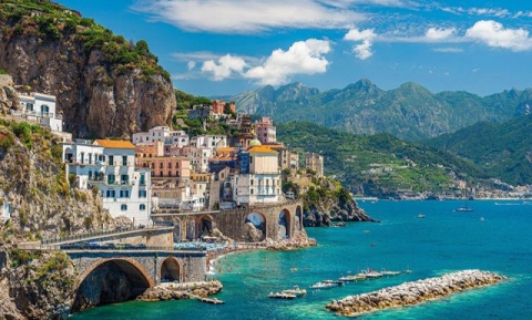 Khám phá dải bờ biển Amalf đầy sắc màu rực rỡ của nước Ý