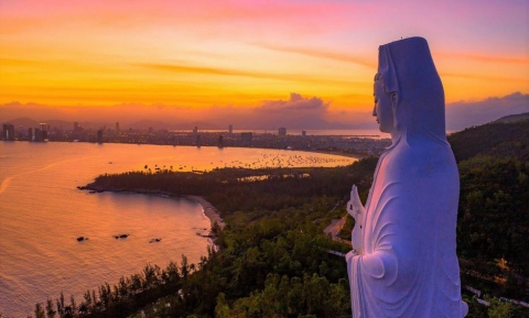 Tận hưởng vẻ đẹp hoang sơ tại Bãi Bụt Đà Nẵng 