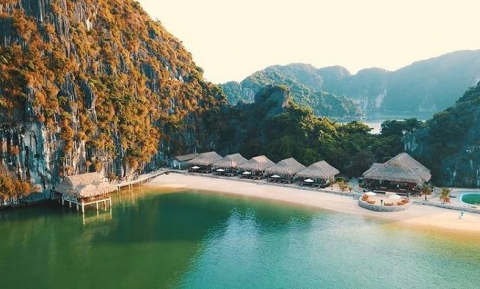 Thiên đường của mùa hè yên bình tại bãi tắm Vạn Bội Cát Bà