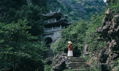 Mê mẩn vẻ đẹp bình lặng của động Am Tiên tại Ninh Bình