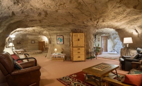 Hành trình khám phá khách sạn sâu nhất thế giới Deep Sleep dưới lòng đất