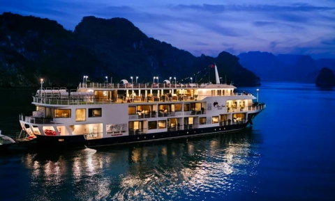 NGỦ ĐÊM TRÊN DU THUYỀN HẠ LONG CÓ GÌ ĐẶC BIỆT