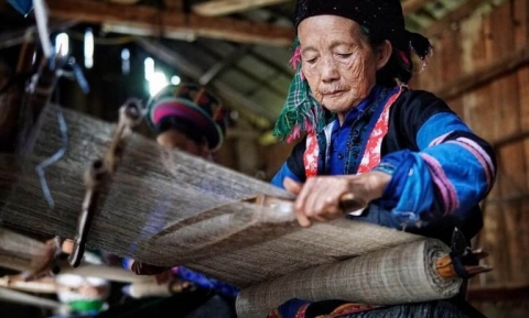 Khám phá làng nghề dệt lanh Lùng Tám: Màu sắc rực rỡ giữa bầu trời Đông Bắc 