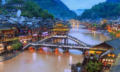  VI VU VỀ VÙNG ĐẤT XINH ĐẸP NHẤT TRUNG QUỐC – PHƯỢNG HOÀNG CỔ TRẤN