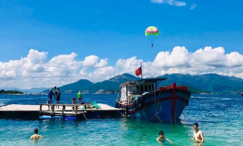 Xóa tan cái nắng nóng mùa hè tại vịnh san hô Nha Trang