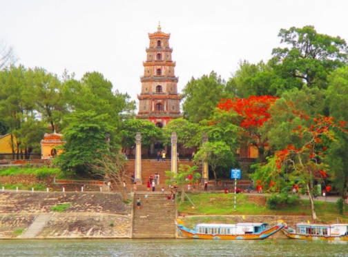 Những địa điểm gắn liền những sự tích về chùa Thiên Mụ ở Huế