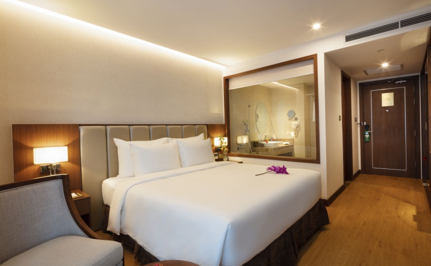 phòng ngủ tại khách sạn 5 sao Regalia Gold Nha Trang 