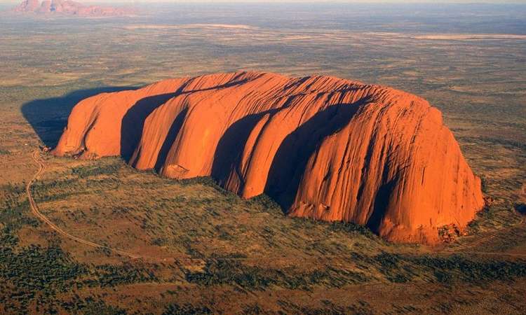 Khám phá kỳ quan Ayers- hòn đá khổng lồ của nước Úc