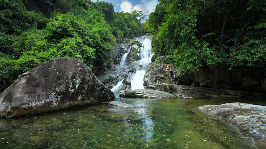 Thác Khe Vằn Quảng Ninh có 3 tầng thác mang một vẻ đẹp riêng