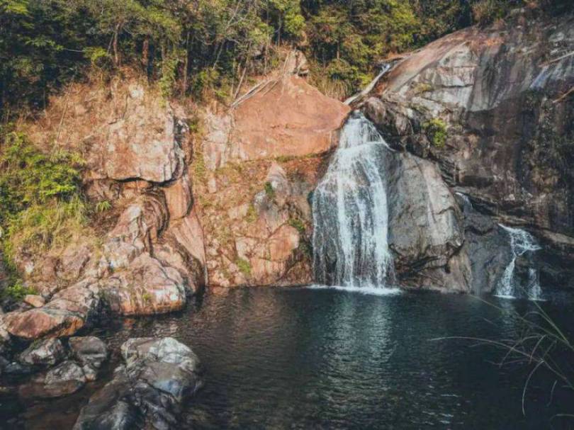 Thời gian thích hợp để đi du lịch thác Khe Vằn Quảng Ninh