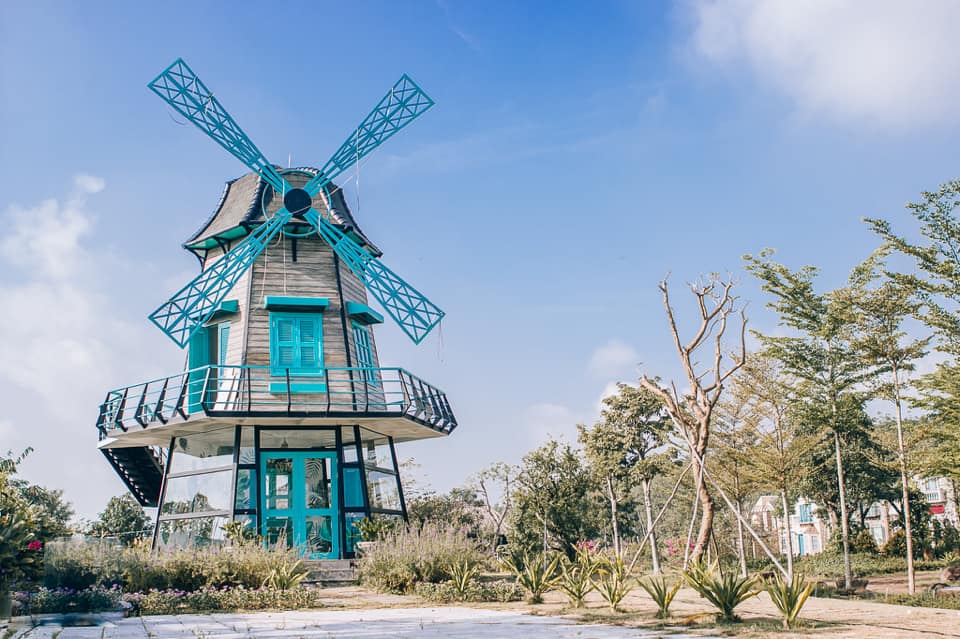 Phim truong The Windmill