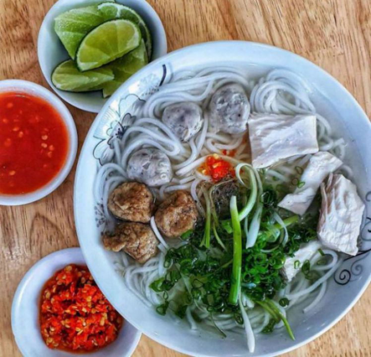 Bánh canh Bà Thừa – Quán ăn sáng ngon nổi tiếng ở Nha Trang vô cùng đắt khách