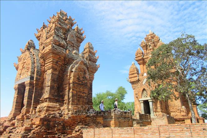 Đền tháp Chăm Po Klong Garai
