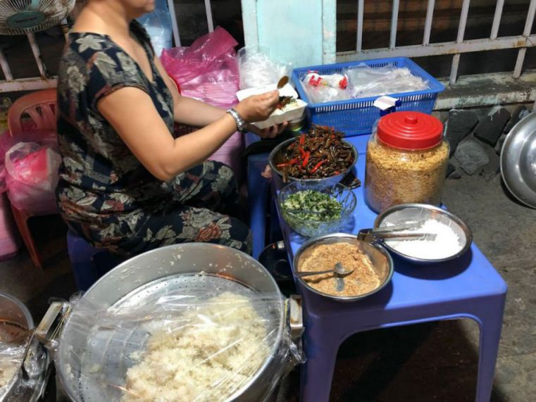 xôi cá cơm ở Nha Trang 