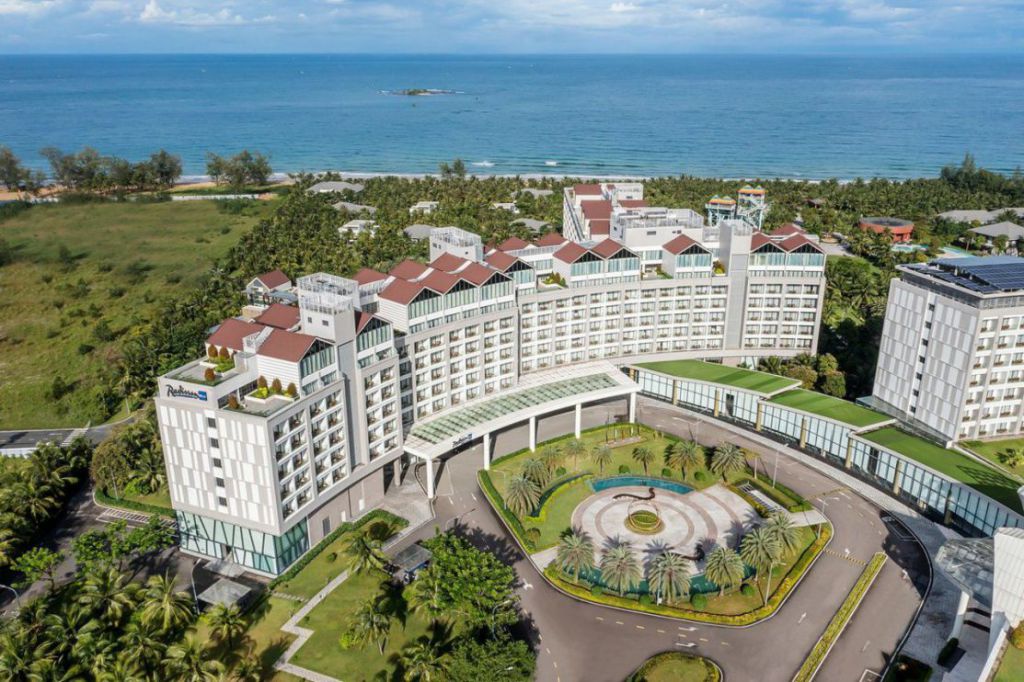 Combo Phú Quốc 3N2D: Radisson Blu 5 Sao + Vé Vinwonders & Safari