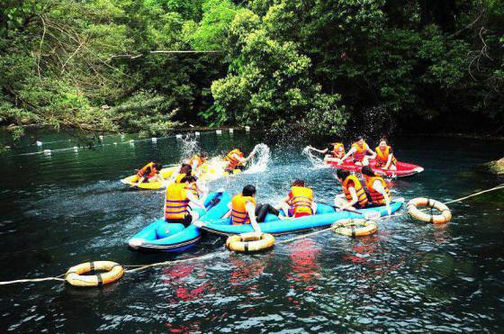 chèo kayak trên sông