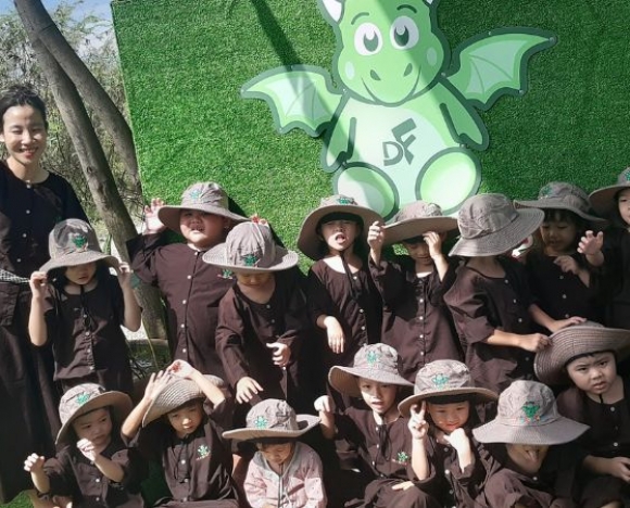 Hoạt Động Trải Nghiệm Một Ngày Làm Bác Nông Dân