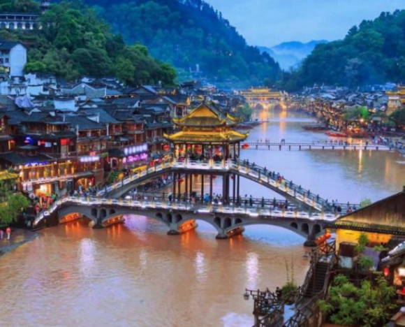 Tour Trương Gia Giới - Phượng Hoàng Cổ Trấn 6N5D: Khám phá phố cổ với lịch sử nghìn năm